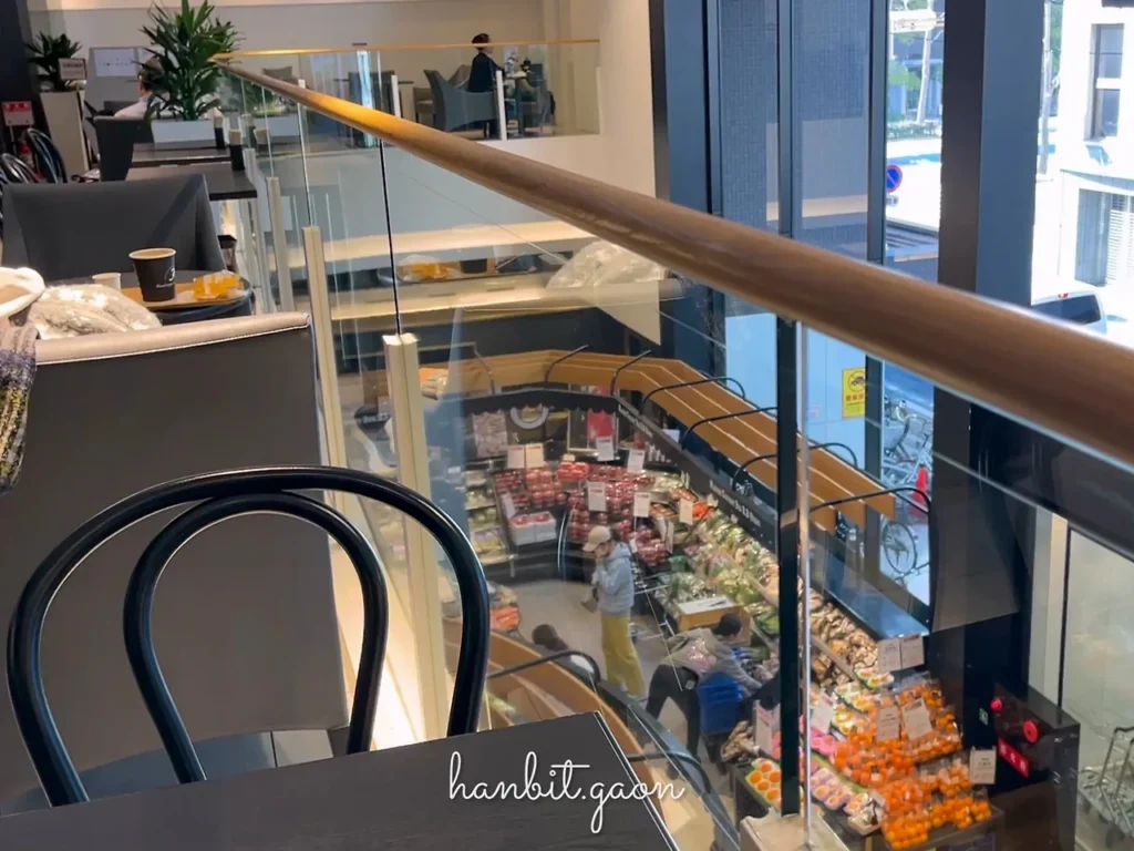 오사카에 있는 슈퍼 2층에 있는 카페! 빅 빈스 니시점