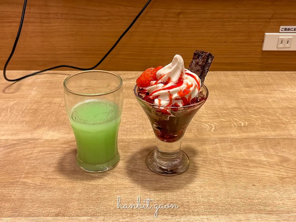 오사카 패밀리레스토랑에서 선데 아이스크림과 드링크바! 패밀리레스토랑 가스토