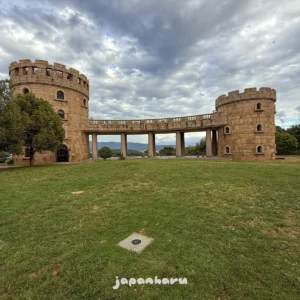 마쓰야마 전망공원 전망탑, 마치 서양의 성벽같은 전망대