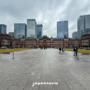 레트로한 도쿄역과 그 주변의 빌딩숲이 어우러지는 곳, 도쿄역 마루노우치 광장