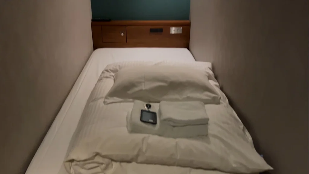 삿포로에 있는 대욕장도 있는 캡슐호텔, 가든스 캐빈