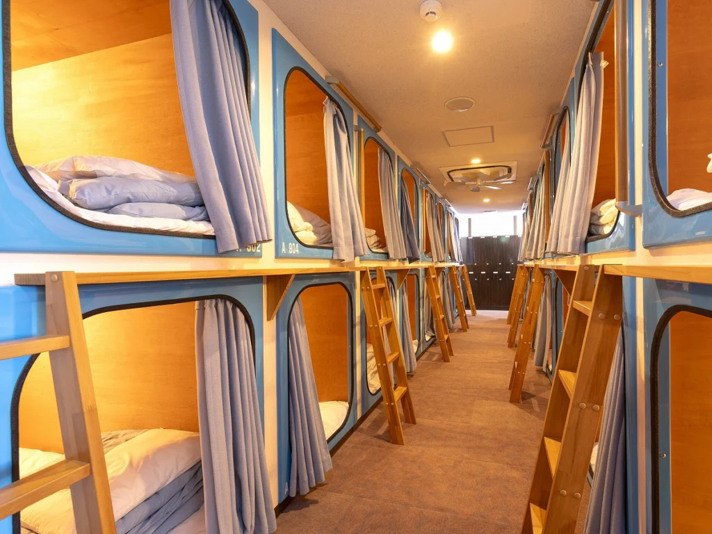 온천 대욕장이 있는 캡슐호텔, 뉴 글로리아 오이타 호텔