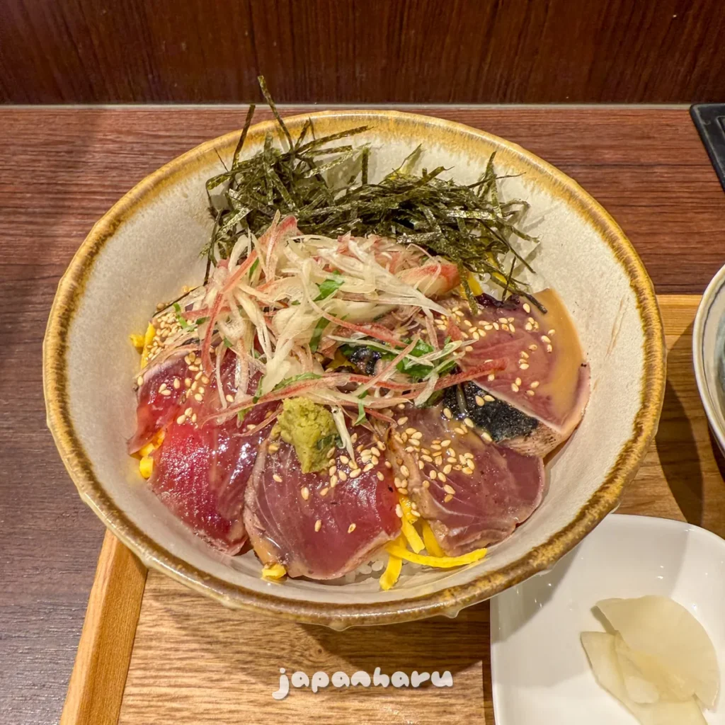 가쓰오부시로 유명한 가다랑어를 타다끼 덮밥으로? 오사카에서 먹은 가쓰오동