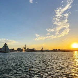 아오모리에서 보는 일몰, 아오모리 베이 프롬나드