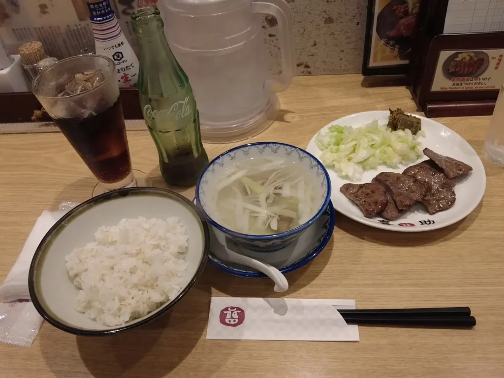 센다이역 규탕 스트리트에서 센다이의 명물인 소혀(규탕)로 점심식사!