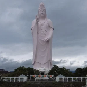 센다이 대관음, 주택가에서도 보이는 거대한 관음상