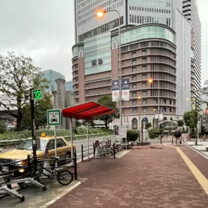 비 내린 다음 날, 아침 일찍 우메다 거리