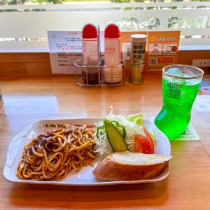 벚꽃은 아쉬웠지만, 고쿠라성 앞 코메다 커피에서 점심식사!